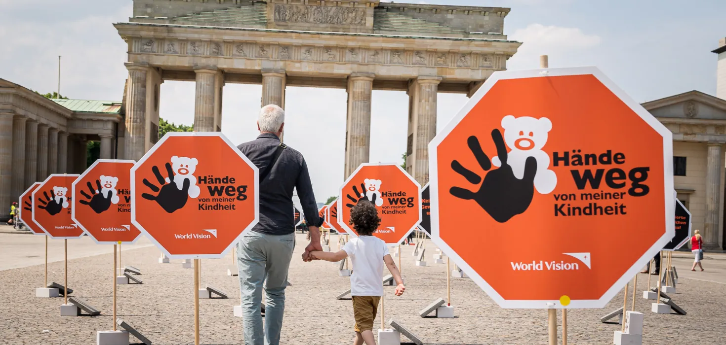 World Vision-Aktion "Hände weg von meiner Kindheit" - Symbolbild