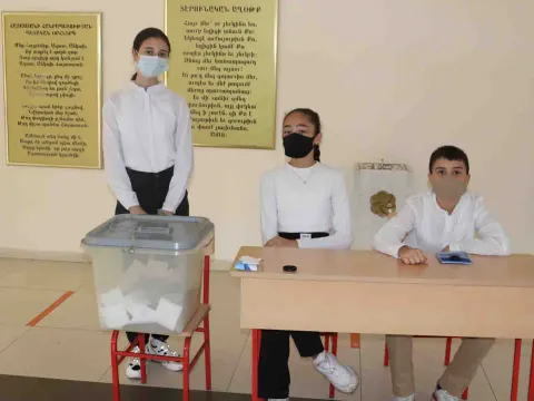 EuropeAid schult die Kinder in Armenien zu demokratischen Verhalten