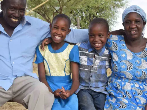 Dank World Vision ist Titus Familie wieder glücklich