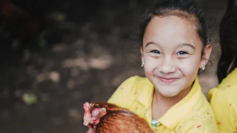 Maria aus Honduras mit Huhn