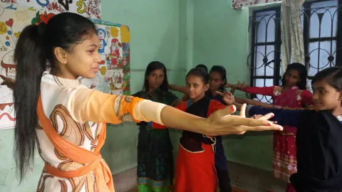 Im Jugendforum üben Mädchen aus Bangladesch mit Unterstützung von World Vision sich selbstbewusst auszudrücken.