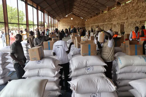 World Vision versorgt vertriebene Zivilisten im Sudan