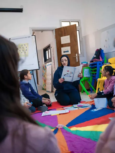 Kinder lernen und spielen