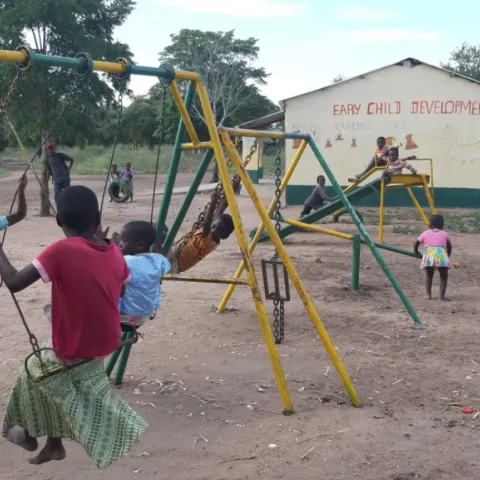 Einen Spielplatz für die Kinder in Kunyinda