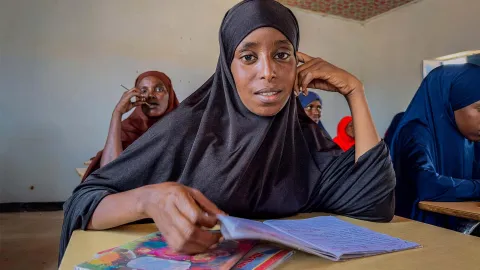 Hamda kann nun lesen und schreiben und die Bildung ihrer eigenen Kinder fördern