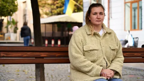 Mutter werden im Krieg: Tatiana brachte ihr Kind wegen fortdauernder Luftangriffe in einem Schutzkeller zur Welt und musste drei Mal umsiedeln.