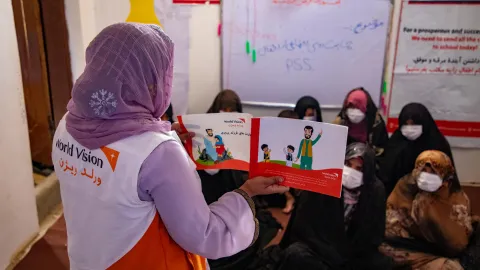 World Vision leistet auch in Afghanistan Aufklärung zu Kinderrechten.