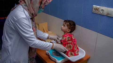 Flüchtlingskind wird medizinisch versorgt