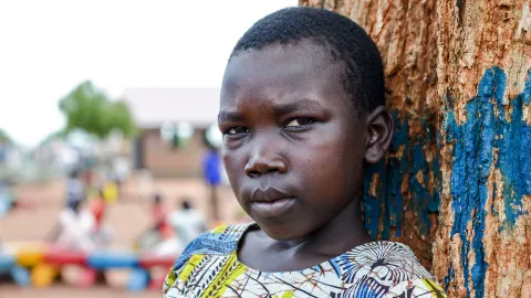 Blessing in der Flüchtlingssiedlung in Uganda